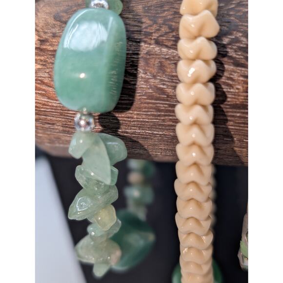 Mixed Lot of Green Stone Theme Jewelry 1 Necklace 4 Bracelets 1 Pr Earrings - Picture 6 of 12